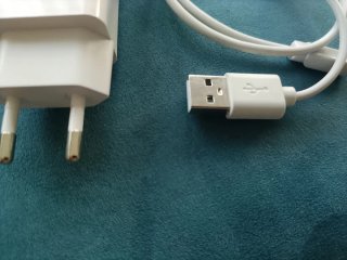 Cargador SaveFamily Slim con Cable USB