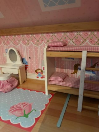 Casa de muñecas de madera