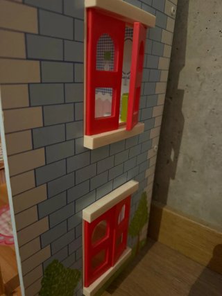 Casa de muñecas de madera