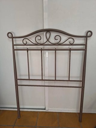 Cabecero de forja marrón