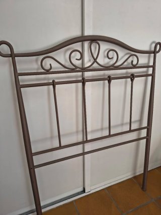 Cabecero de forja marrón