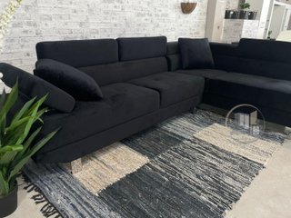Sofá-rinconera en negro terciopelo