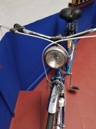 Bicicleta da passeggio blu