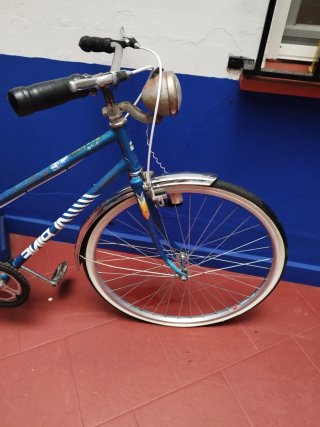 Bicicleta da passeggio blu