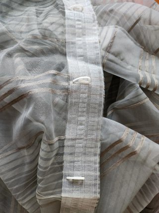 Tenda in chiffon a righe grigie e tortora