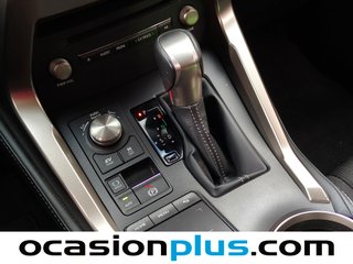 Lexus NX 300h Business Navigation 2WD 145 kW (197 CV)