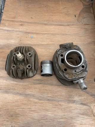 Cilindro Peugeot BB con bujía KLG