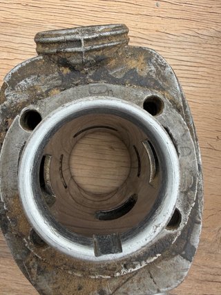 Cilindro Peugeot BB con bujía KLG