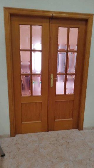 Puerta doble madera con cristales
