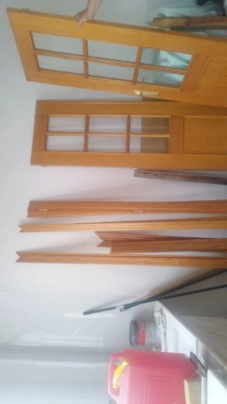Puerta doble madera con cristales