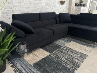 Sofá-rinconera en negro terciopelo