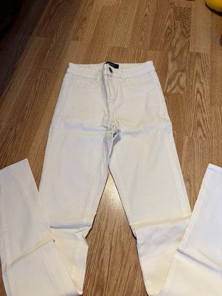 Pantalones pitillo blancos
