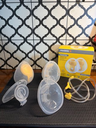 MEDELA Sacaleches hands-free + copas y accesorios