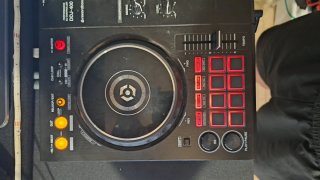 Controlador DJ Pioneer DDJ-400 con su maletin