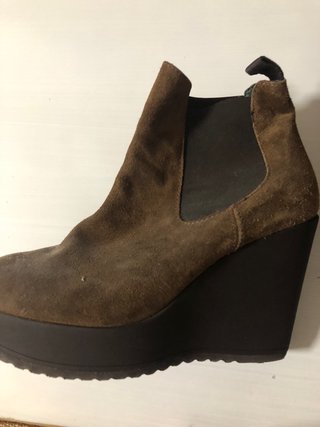 Botines de ante marrón con cuña