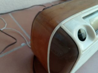 Radio Antigua Madera y Blanco