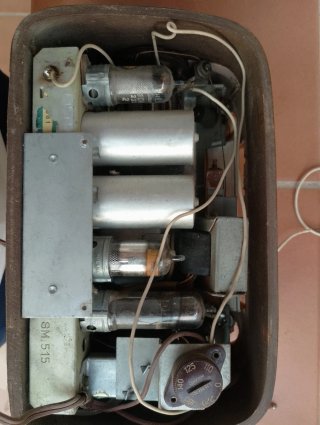 Radio Antigua Madera y Blanco