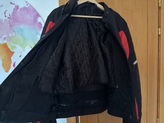 Cazadora de cordura, moto de mujer.