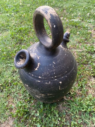 Botijo de barro negro