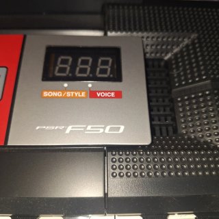 Piano Yamaha F50