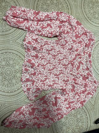 Top SHEIN floral rosa y blanco Talla S