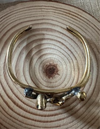Brazalete vintage ajustable estilo Brutalista.