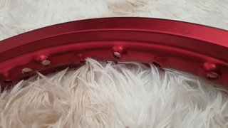 Roda de moto em alumínio anodizado vermelho