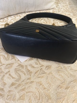 Bolso negro de hombro o bandolera
