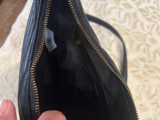 Bolso negro de hombro o bandolera