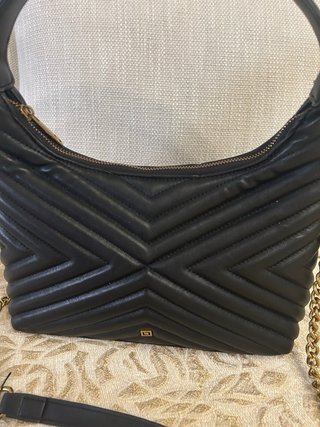 Bolso negro de hombro o bandolera