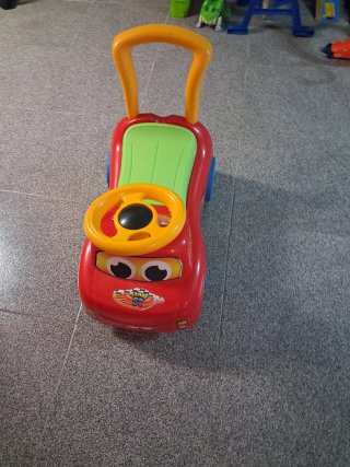 Cochecito andador infantil rojo y verde