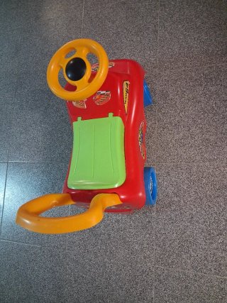 Cochecito andador infantil rojo y verde