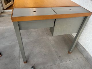 Mesa La Oca madera y cajonera gris Medidas
