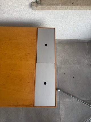 Mesa La Oca madera y cajonera gris Medidas