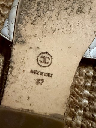 Sandali Chanel bianche e beige