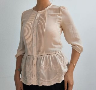 Blusa Beige con Detalles