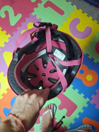 Casco rosa bicicleta niña