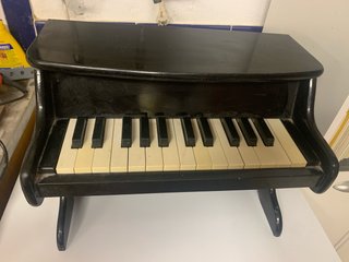 Piano de madera para niños