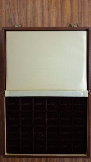 Maletines de cuero marrones y negros