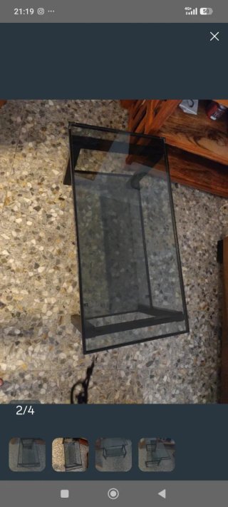Mesa centro cristal negra y metal