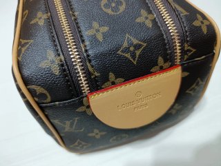 Necessaire Louis Vuitton Marrone