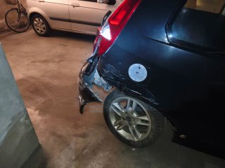 FIAT Punto 2004 para arreglar o piezas