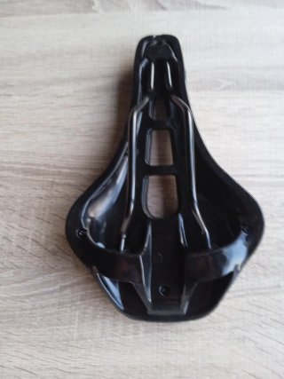 Sillín antiprostático negro