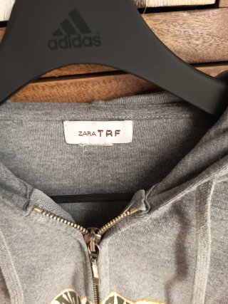 Sudadera Zara Gris con Estampado
