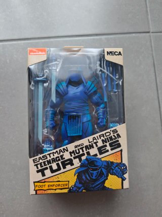 Figura NECA TMNT Foot Enforcer Azul Tortugas Ninja