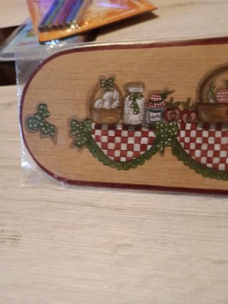 Adorno de madera para puerta
