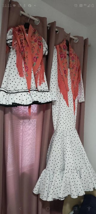 Trajes flamenca lunares blanco y rosa Mujer y niña
