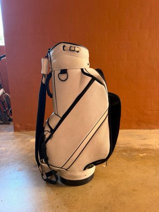 Bolsa de golf de cuero blanco