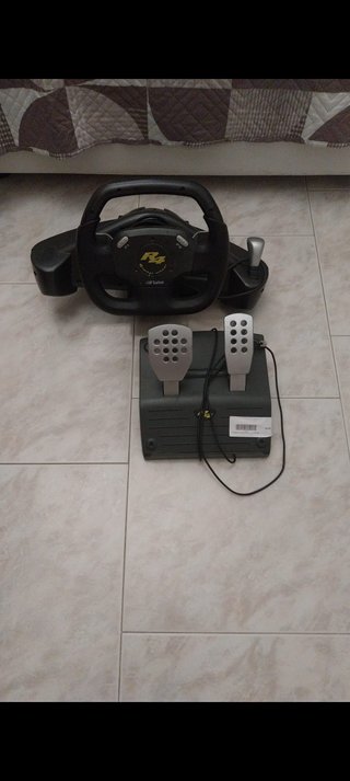 Volante Saitek R4 Force Feedback + Pedali