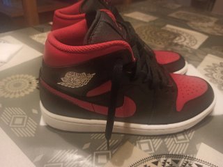 Nike Air Jordan 1 Mid Negro Rojo